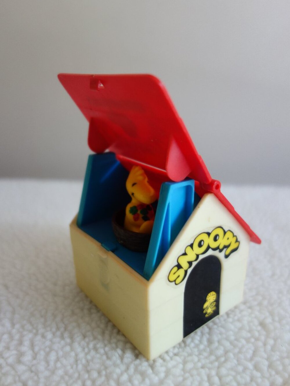 Vntg Snoopy Woodstock Pop-up Plastic Dog House Toy – 1972